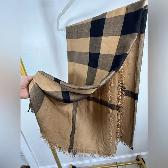 Authentic BURBERRY BEIGE/BLACK CHECK FRAYED EDGE SCARF✨ - Picture 7 of 7